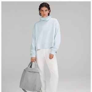 Lulu - On my level tote bag. Army green. Shoulder strap is missing!